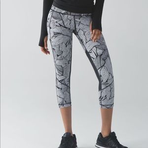 lululemon pace rival run crop black white print dottie